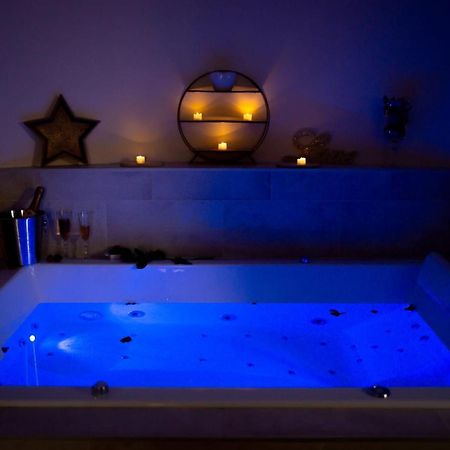 Le Mas Aux Amoureux , Suite Romantique Et Spa 乐巴凯尔斯 外观 照片