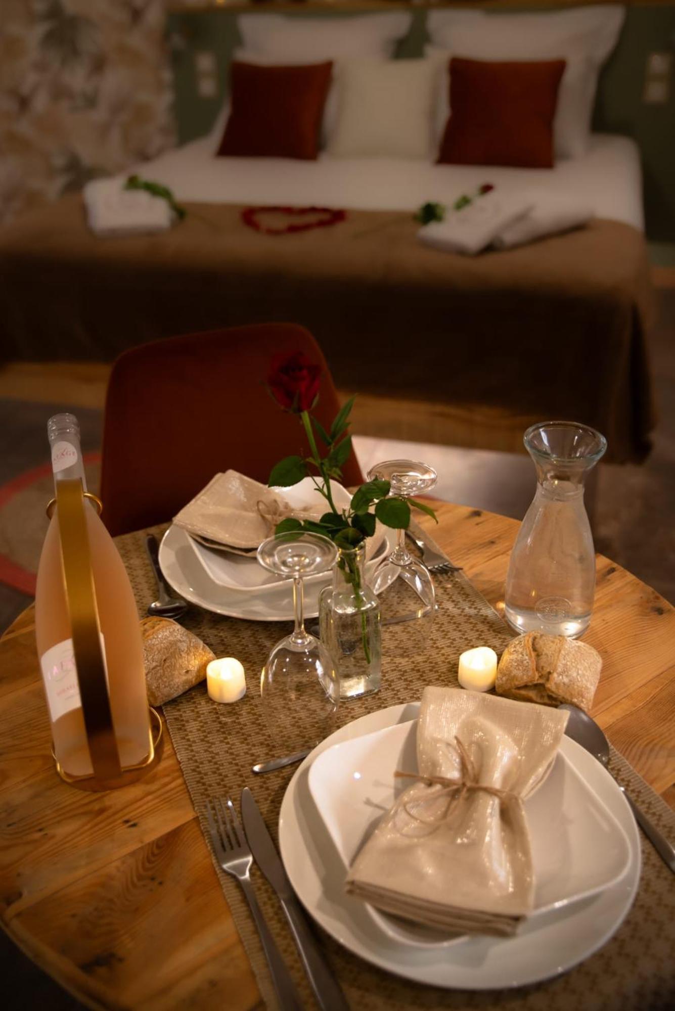 Le Mas Aux Amoureux , Suite Romantique Et Spa 乐巴凯尔斯 外观 照片