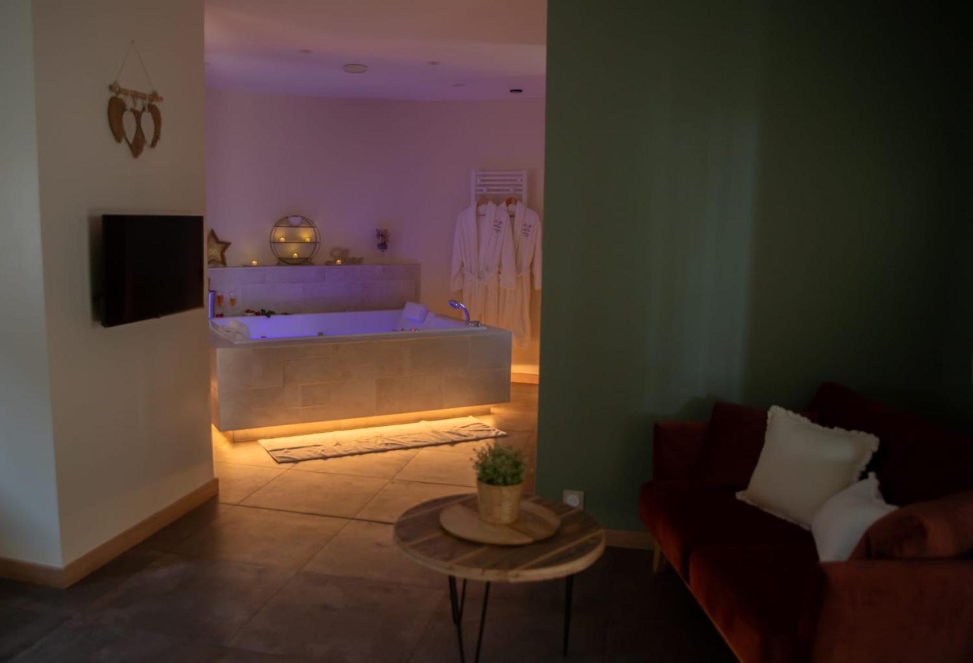 Le Mas Aux Amoureux , Suite Romantique Et Spa 乐巴凯尔斯 外观 照片