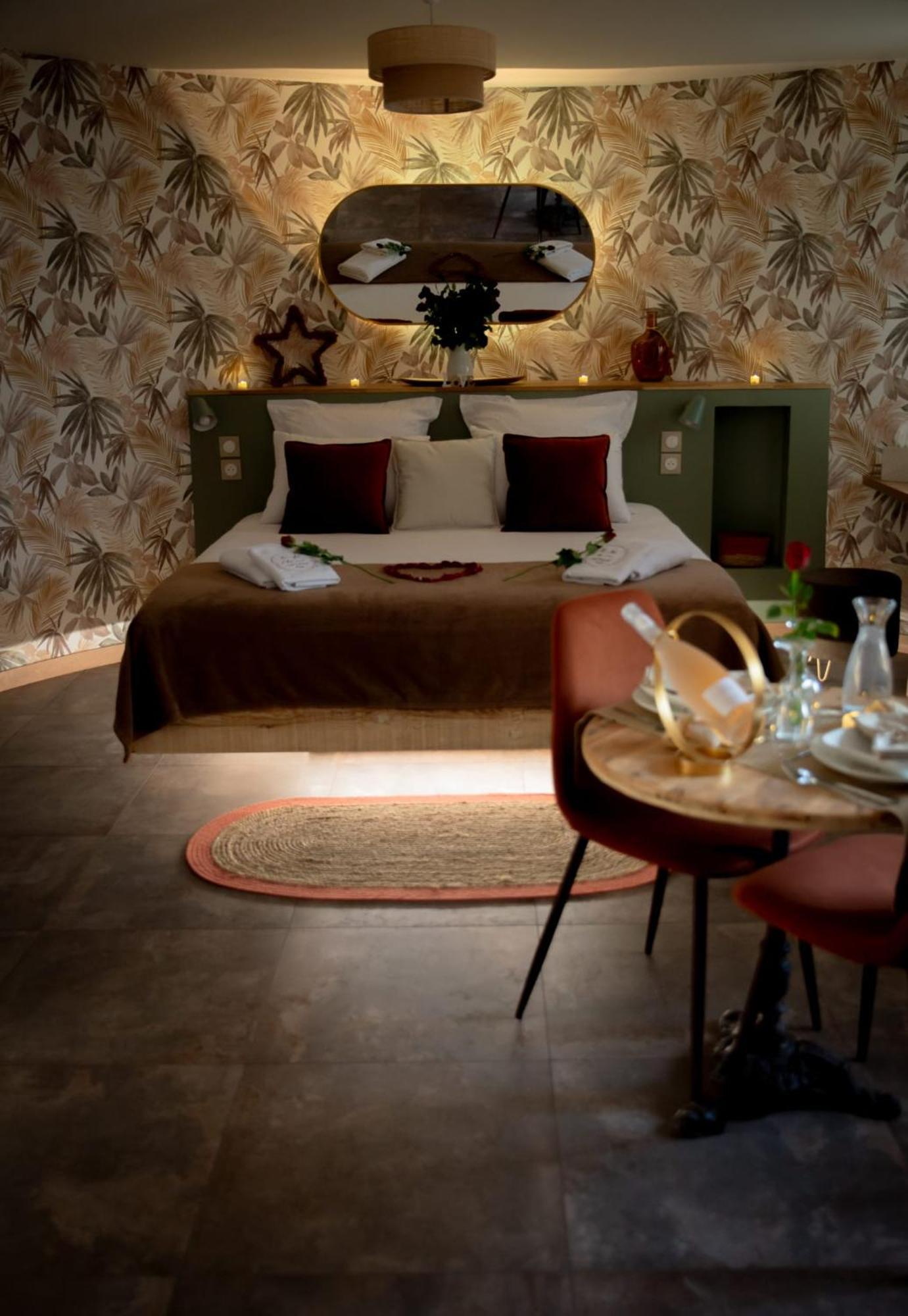 Le Mas Aux Amoureux , Suite Romantique Et Spa 乐巴凯尔斯 外观 照片