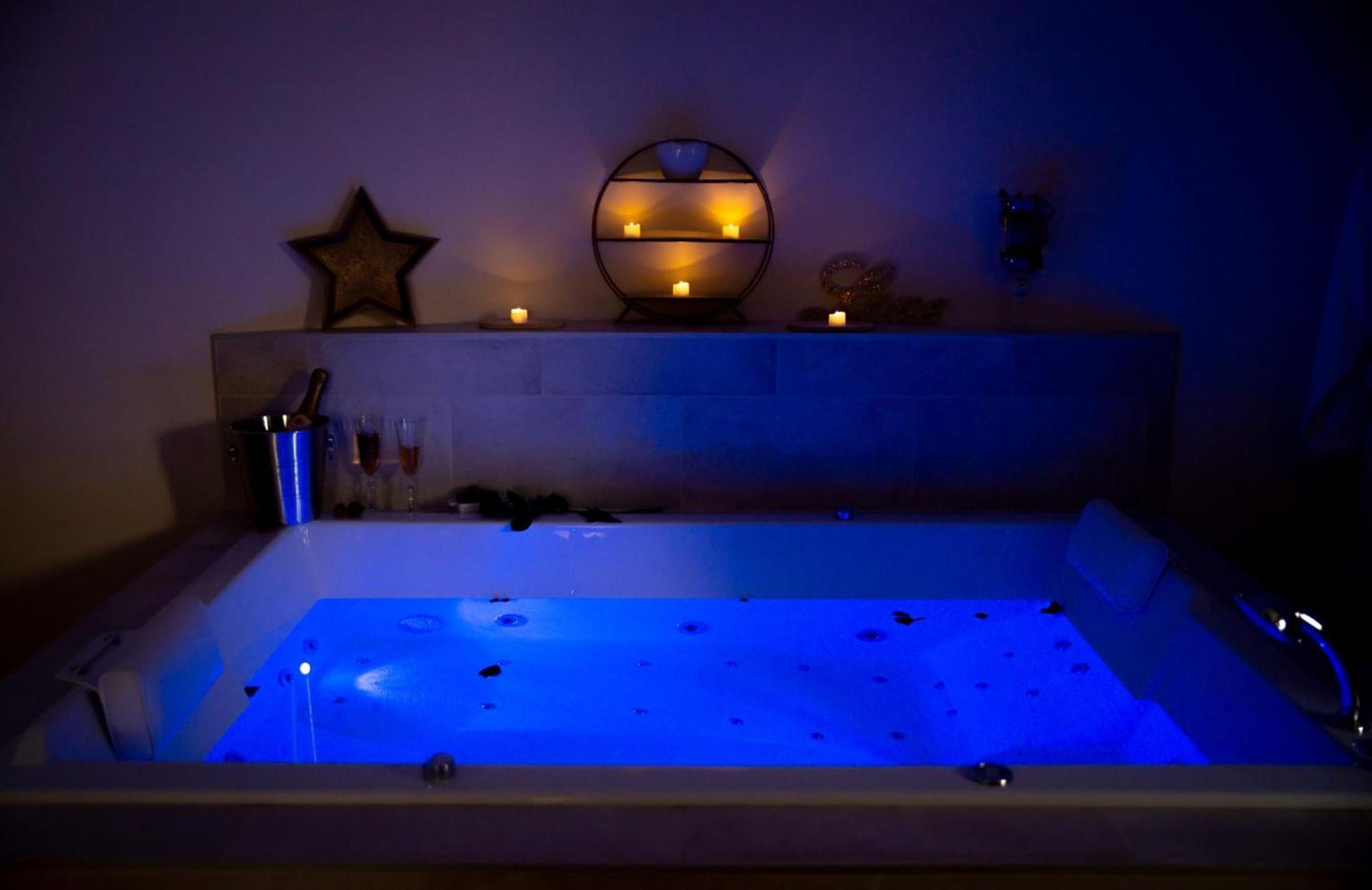 Le Mas Aux Amoureux , Suite Romantique Et Spa 乐巴凯尔斯 外观 照片